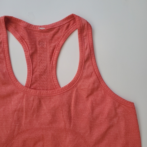Lululemon Swiftly Racerbank Tank in Heathered Alarming, Size 8 - Picture 6 of 11